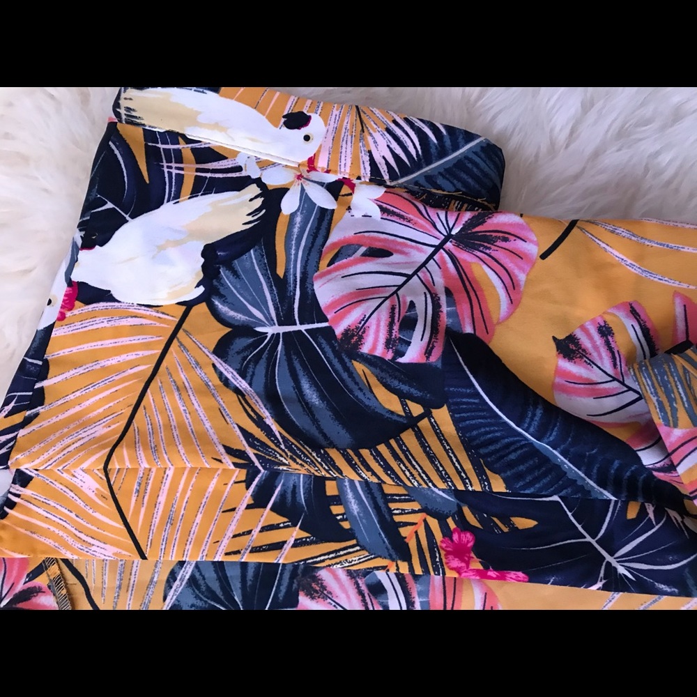 New Super sexy printed crop top tie front back option shirt tropical vaca vibes - Picture 6 of 7